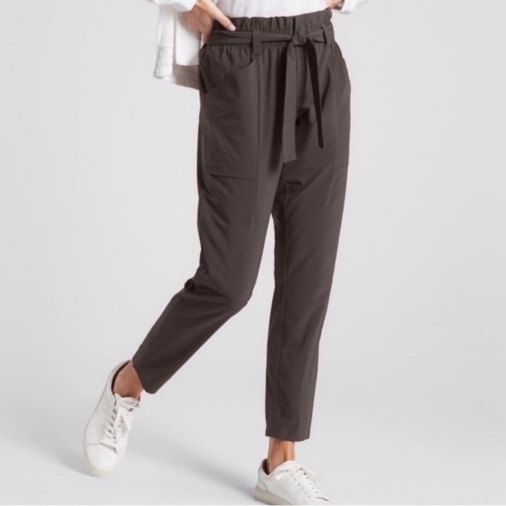 Athleta Skyline Featherweight Belted Paper Bag Tapered Pant Jogger Brown Size 14